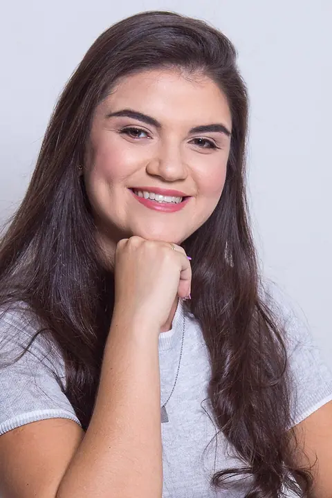 Dra. Kathy Alves sorrindo